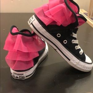 Like new Ruffle Back Converse!